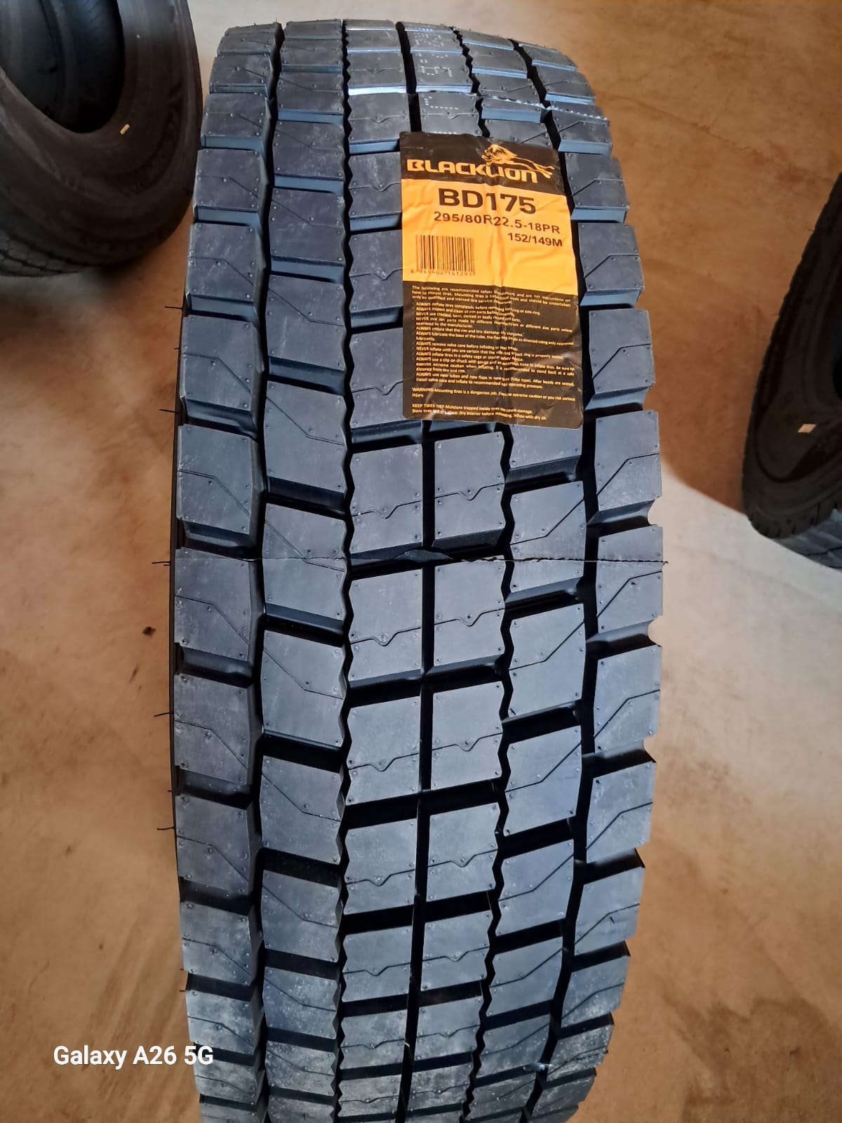 295/80R22.5 BLACKLION BD175 18 PR GALLETA ANCHA 22.5 MM ANCHO 26CM 69.16 KG