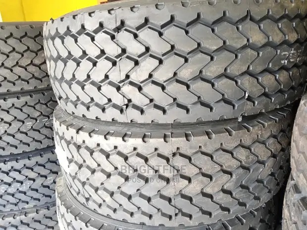 425/65 R22.5 20PR LLA38 MIXTA LING LONG TL T.D. 17.5 MM.